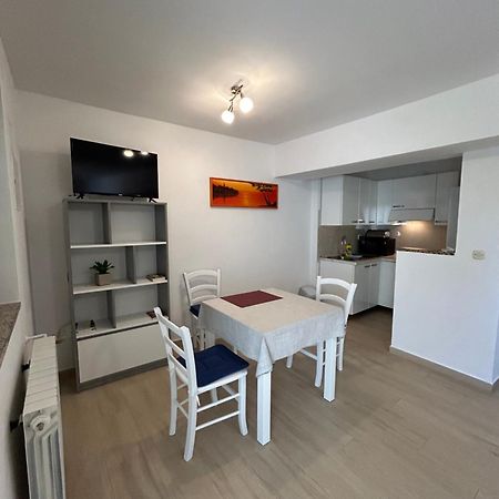 Apartments Joka 487 Ровин Екстериор снимка