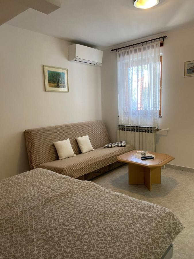 Apartments Joka 487 Ровин Екстериор снимка